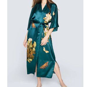 kim + ono WASHABLE SILK PEONY & BUTTERFLY KIMONO ROBE
